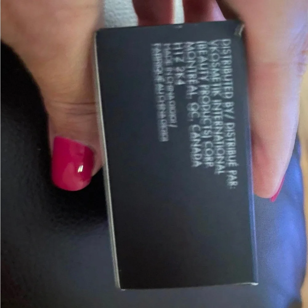 V cosmetics cool neutral powder NEW